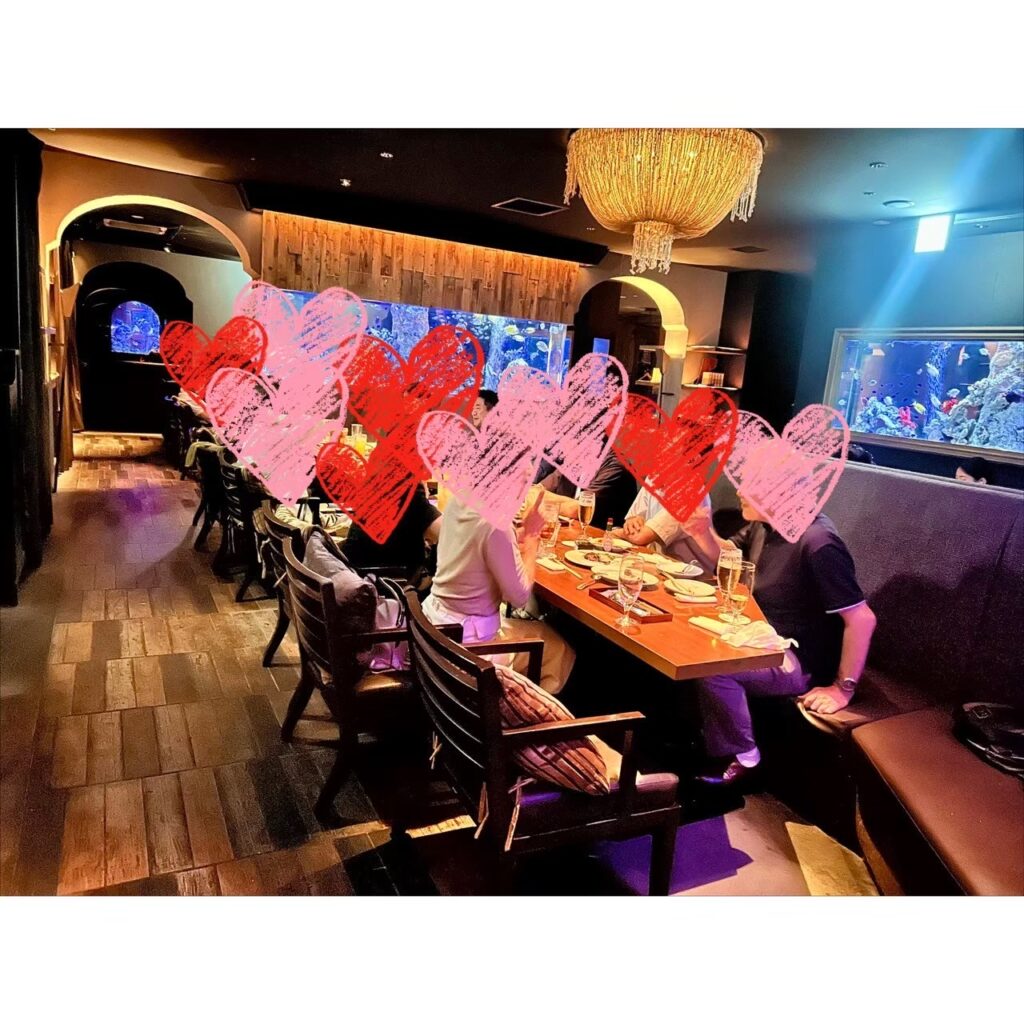 初参加や一人参加が多い会だから、気負わず話せる。席替えで全員と会話できるのも安心ポイント