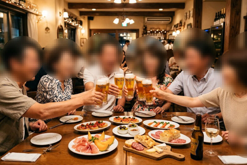 東京駅八重洲エリアの落ち着いたレストランで45才〜59才の男女が七夕食事会を楽しみながら交流している様子